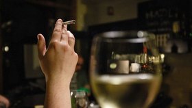 V rakouských restauracích bude od listopadu zákaz kouření