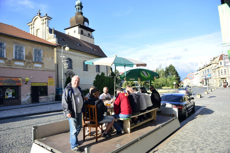 V Unhošti si se zákazem kouření v místní restauraci poradili po svém.