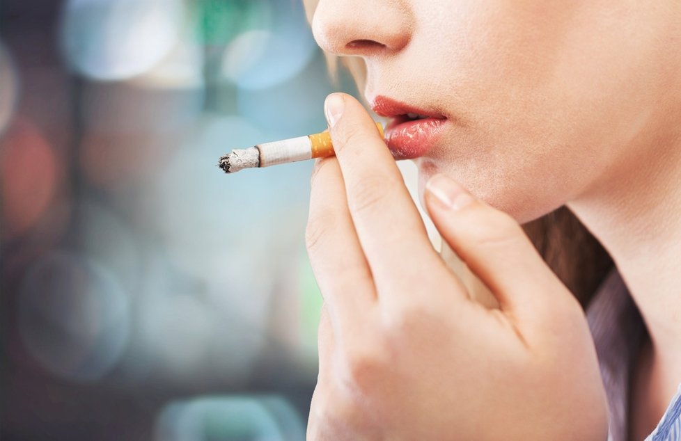 Kuřáci si více podle průzkumu uvědomují, že zapálenou cigaretou omezují svobodu nekuřáků. Zatímco před šesti lety to přiznávalo 28 procent kuřáků, letos jejich podíl stoupl na 41 procent.