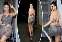 Necudná Kourtney Kardashianová opět provokuje: Víc toho zakryjí i bikiny!