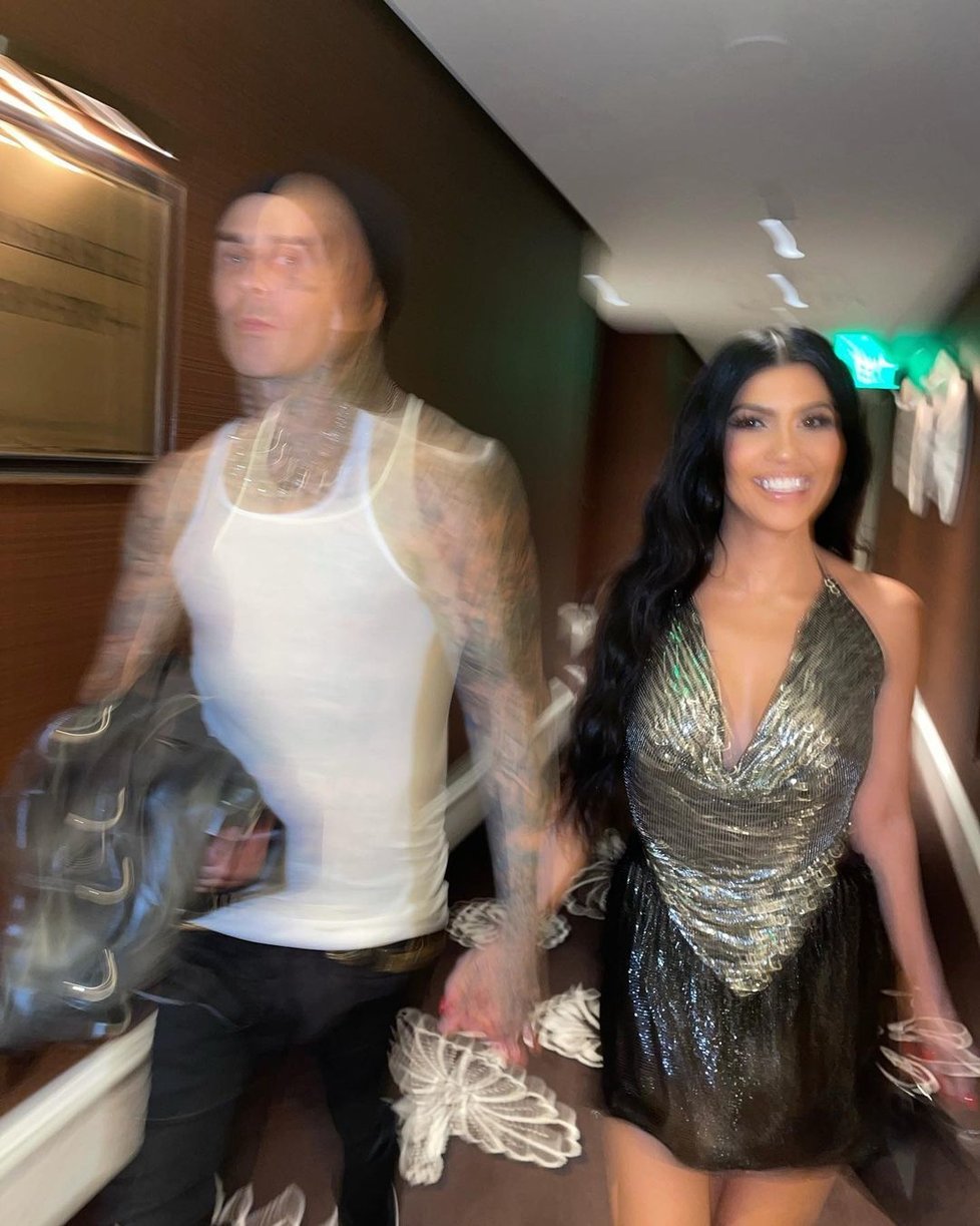 Travis Barker randí s Kourtney Kardashian.