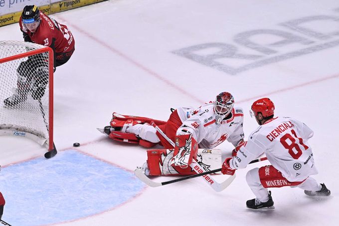 ONLINE: Třinec - Sparta 0:1. Šlágr otevřel Chlapík. Liberec vs. Dynamo, derby v Litvínově ONLINE: Třinec - Sparta 0:1. Šlágr otevřel Chlapík. Liberec vs. Dynamo, derby v Litvínově