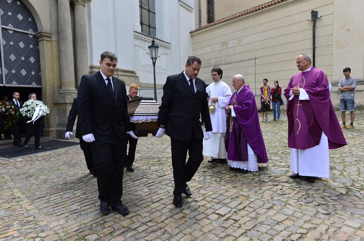 Poslední rozloučení s Josefem Kouteckým (†88): Dorazily stovky hostů (13. 7. 2019)