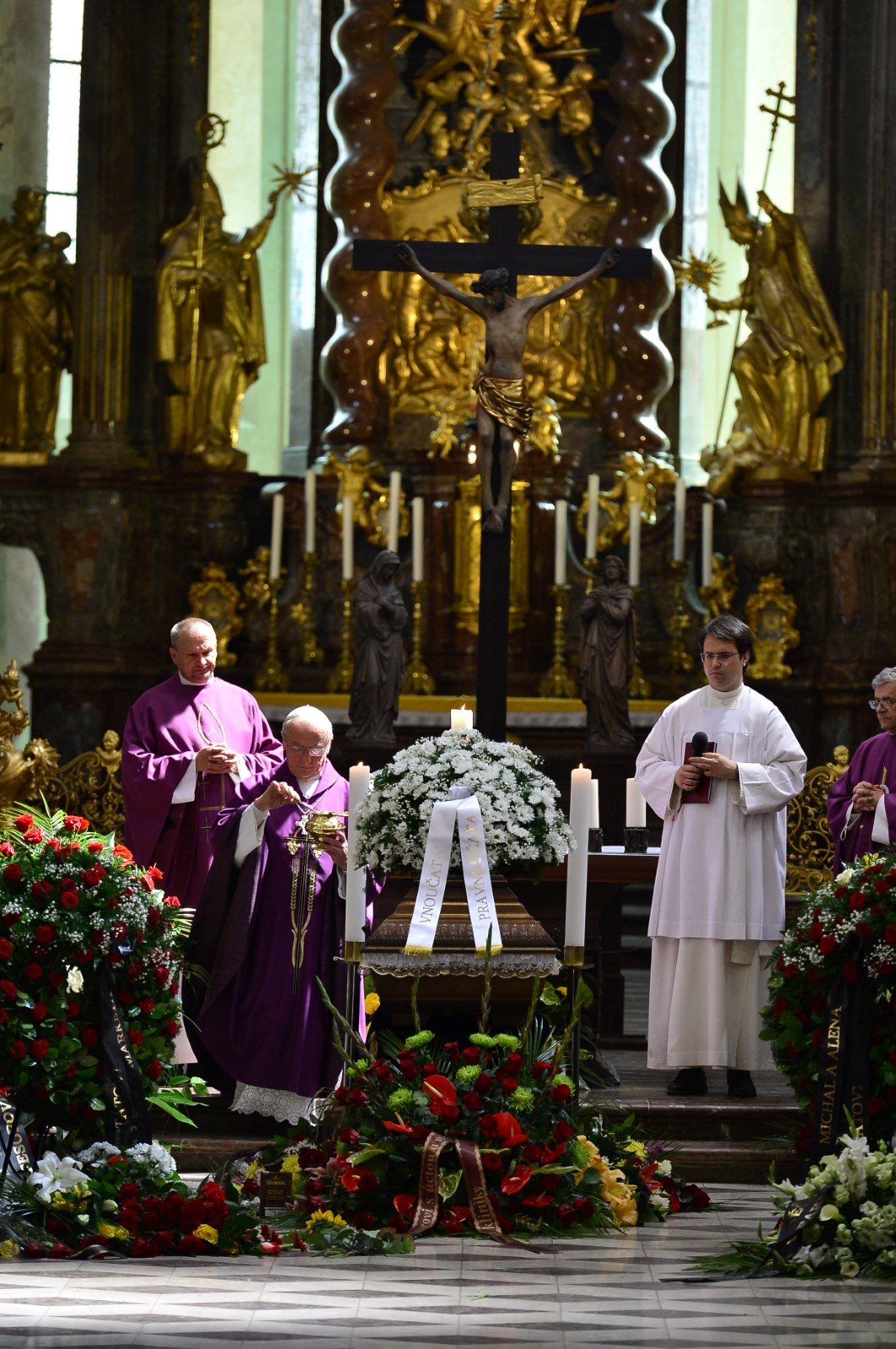 Poslední rozloučení s Josefem Kouteckým (†88): Dorazily stovky hostů (13. 7. 2019)