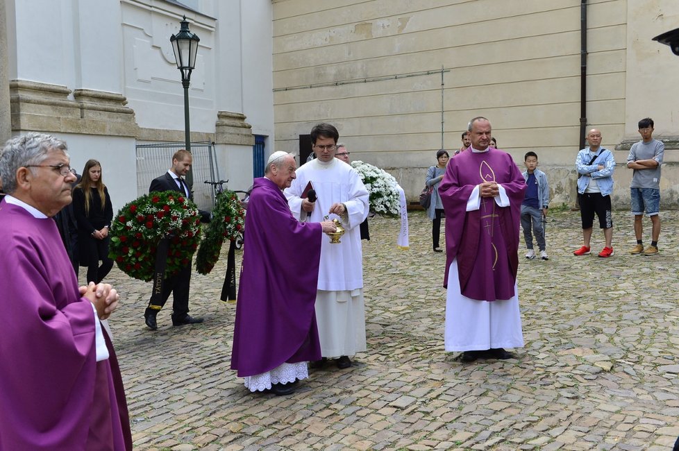 Poslední rozloučení s Josefem Kouteckým (†88): Dorazily stovky hostů (13. 7. 2019)