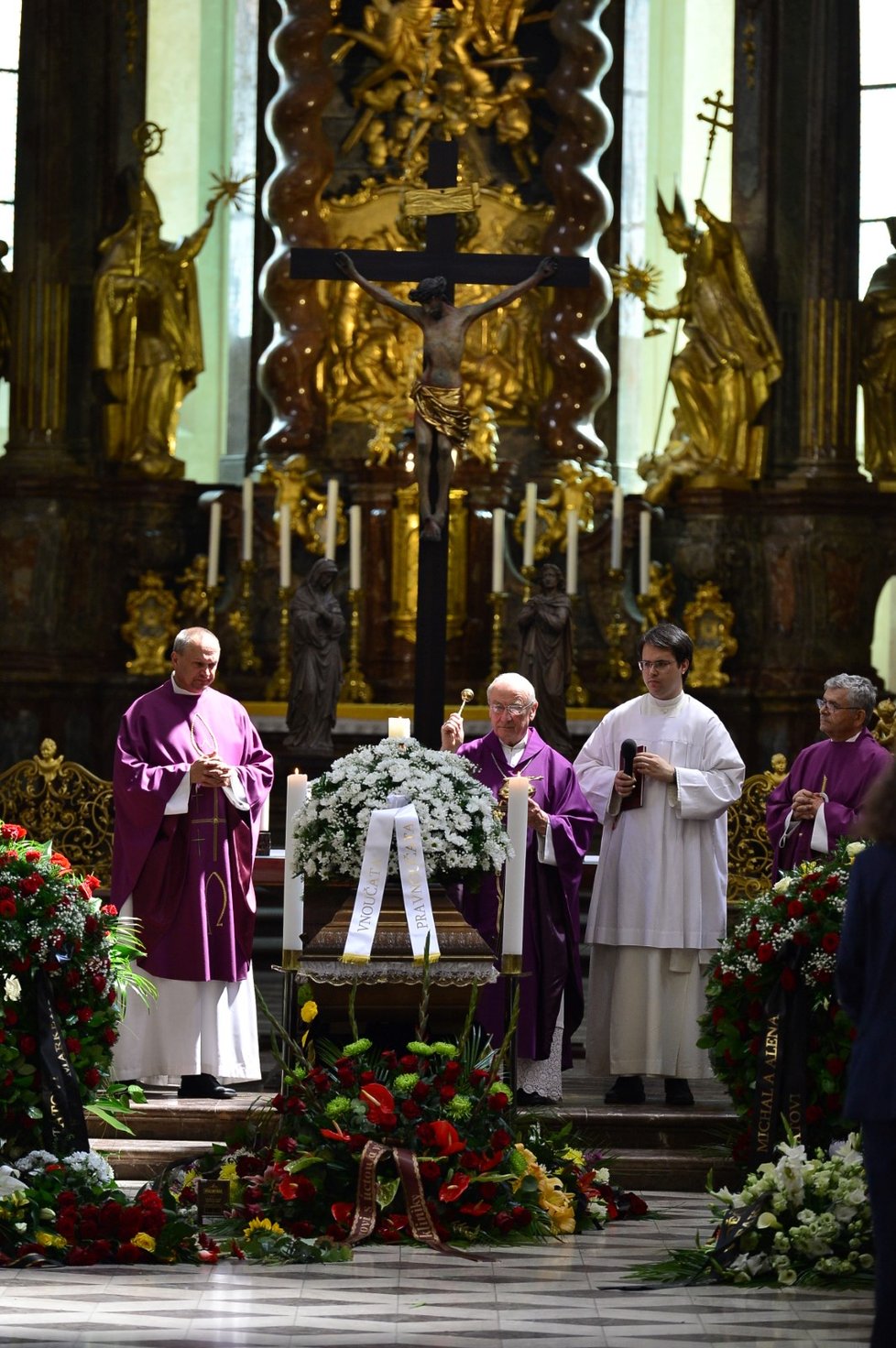 Poslední rozloučení s Josefem Kouteckým (†88): Dorazily stovky hostů (13. 7. 2019)