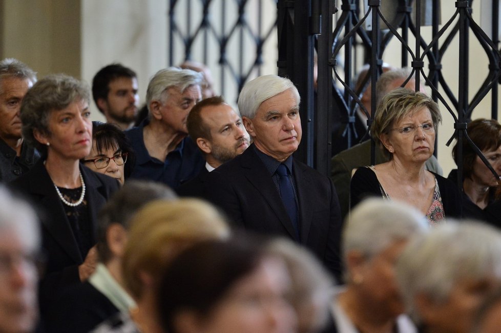 Poslední rozloučení s Josefem Kouteckým (†88): Dorazily stovky hostů. (13. 7. 2019)