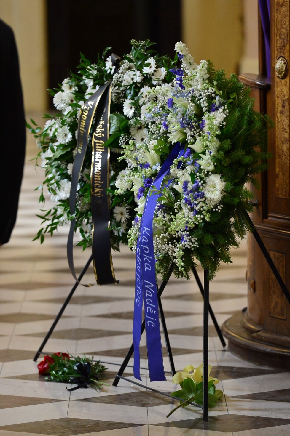 Poslední rozloučení s Josefem Kouteckým (†88): Dorazily stovky hostů. (13. 7. 2019)