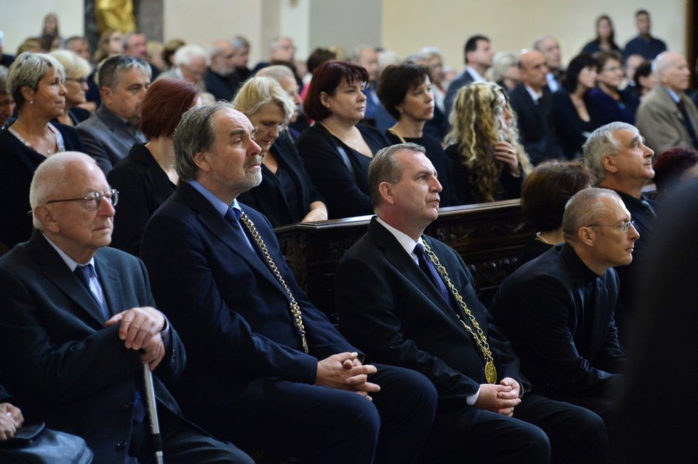 Poslední rozloučení s Josefem Kouteckým (†88): Dorazily stovky hostů. (13. 7. 2019)