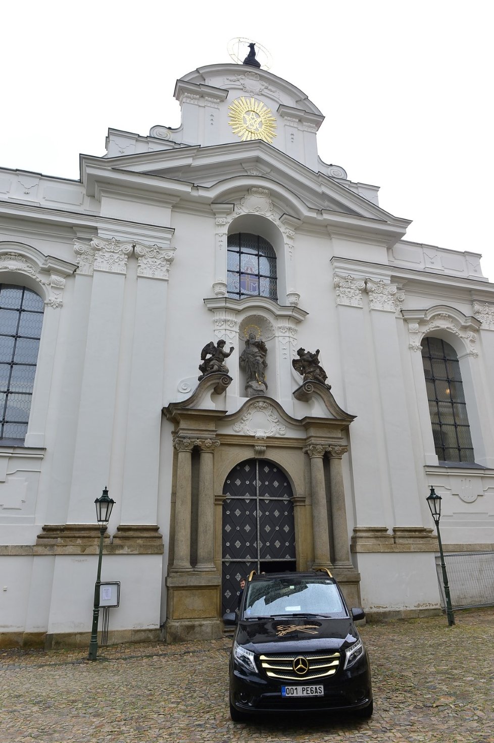 Poslední rozloučení s Josefem Kouteckým (†88): Dorazily stovky hostů (13. 7. 2019)