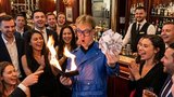 Tajemství dokonalého večírku: Kouzelník Mr. Blue, který zboří firemní akce i svatby