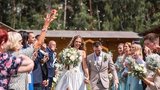 Jágrova schovanka Lucie Kovandová se vdala! Takhle jí to s hokejistou seklo na boho svatbě