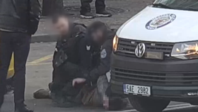 Kovboj napadl taxikáře na Václaváku. (1. ledna 2023)