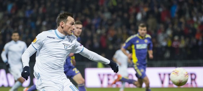 Libor Kozák otevřel senzačním lobem skóre v zápase Evropské Ligy s Mariborem a Lazio pak vyhrálo 4:1.