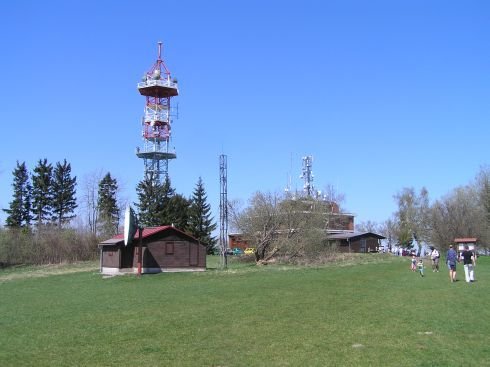 Vrchol Kozákova je ve výšce 744 m nad mořem.