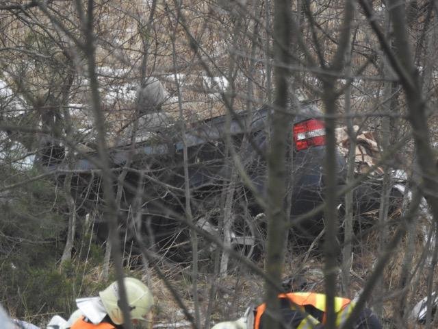 V pátek zrána havaroval osobní vůz na silnici mezi Kozojedy a Kostelcem nad Černými Lesy. Nehoda si bohužel vyžádala lidské oběti: 1. února 2019