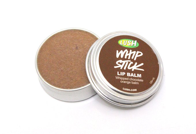 Něco pro čokoholiky: balzám na rty Lush Whipstick, 215 Kč. Koupíte na www.lush.com