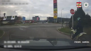 Bez SPZ, pod vlivem a ještě na kradené motorce: Mladík měl hlídce co vysvětlovat Bez SPZ, pod vlivem a ještě na kradené motorce: Mladík měl hlídce co vysvětlovat