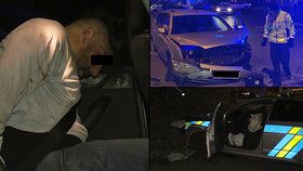 Muž v kradeném autě ujížděl policistům, pak smetl jejich vůz.