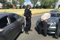 Zloděj ukradl auto a několikrát tankoval bez zaplacení. Jako zástavu nechal občanku