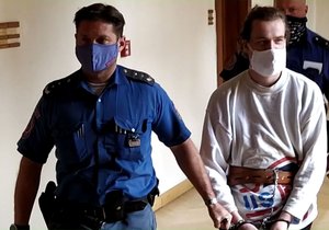 Invalidní důchodce Lukáš Kalina půjde na 18 měsíců za mříže kvůli krádeži 5 housek. Činu se dopustil ve stanu nouze, navíc už byl trestán.