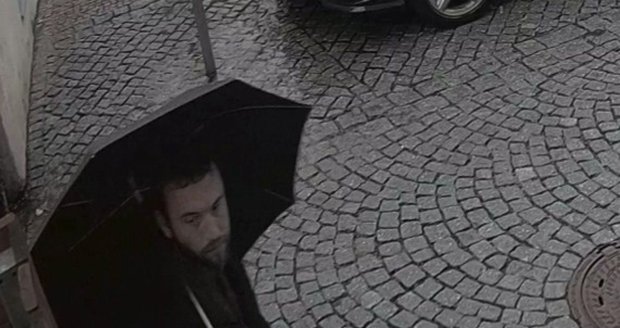 Muži kradli kola v Praze 9.