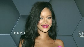 Zpěvačka Rihanna žaluje svého otce. Vadí jí, že používá jejich příjmení pro podnikání