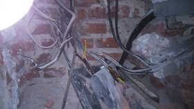 Zloději v Nemocnici Na Bulovce ukradli 250 metrů silnoproudého kabelu.