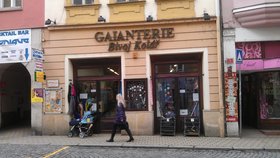 Obchod v centru Olomouce, kde natočili romský gang při rabování