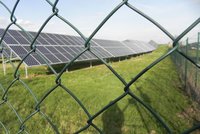 Zloději »vybílili« solární elektrárnu: Zmizely panely za čtyři miliony