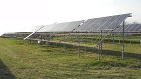 Devět let staré solární panely, které se už nevyrábí, zloději kradli podle všeho na objednávku.