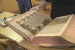 Výtisk norimberské kroniky z roku 1493 se podařilo policii najít. Více než polovina z 230 ukradených knih ale zmizela beze stopy.