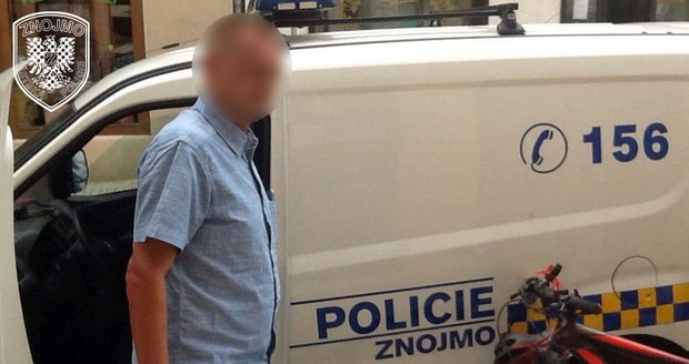Slovák přistižený při krádeži kola v centru Znojma nejprve tvrdil, že je totožné s tím, které mu údajně doma ukradli.