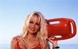 1989  Pobřežní hlídka Pamela Andersonová ve své nejslavnější roli.