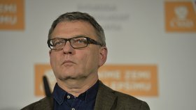 Krajské volby 2016: Lubomír Zaorálek během tiskovky ve štábu ČSSD