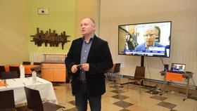 Krajské volby 2016: Michal Hašek sledoval na jižní Moravě průběh sčítání hlasů s rostoucími obavami.