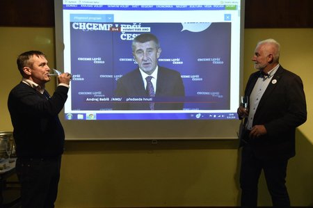 Krajské volby 2016: Petr Vokřál a Bohumil Šimek slavili úspěch ANO v Jihomoravském kraji.