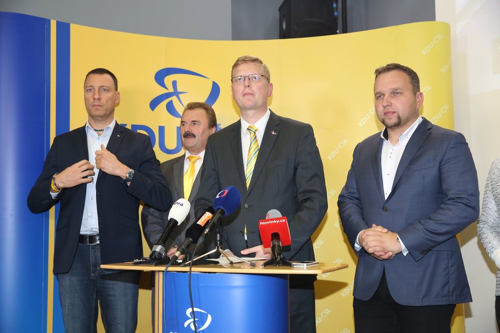 Krajské volby 2016: Pavel Bělobrádek a Marian Jurečka při tiskovce KDU-ČSL