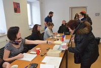 Voličům ve středních Čechách vytiskli „zmetky“, budou muset měnit lístky