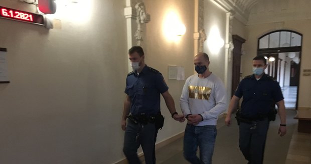 Již 17x soudně trestaný Petr Hajdík (39), dostal ve středu 6. ledna 2021 trest 18 měsíců.