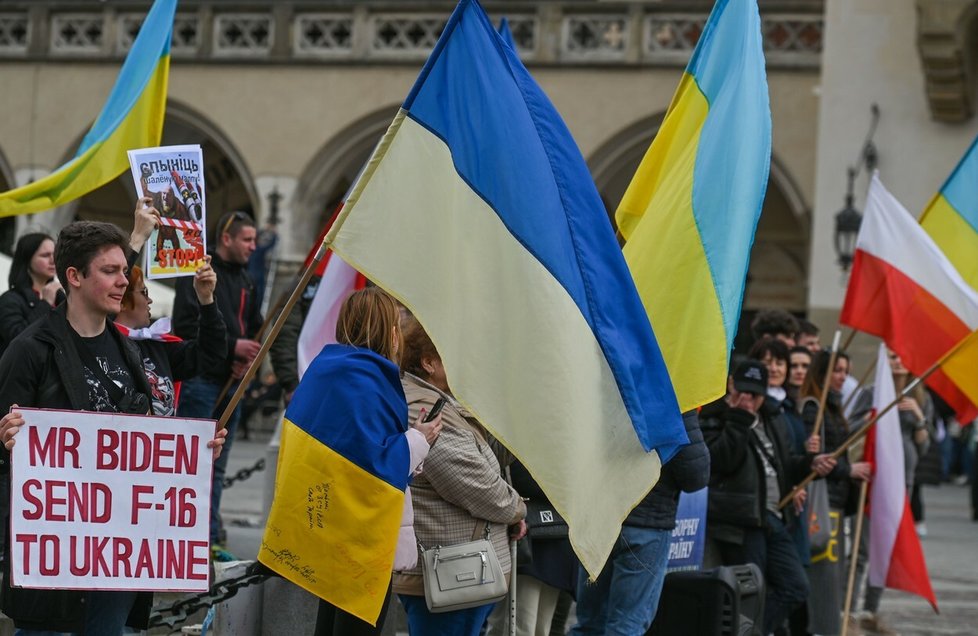 Protesty na podporu Ukrajiny v polském Krakově
