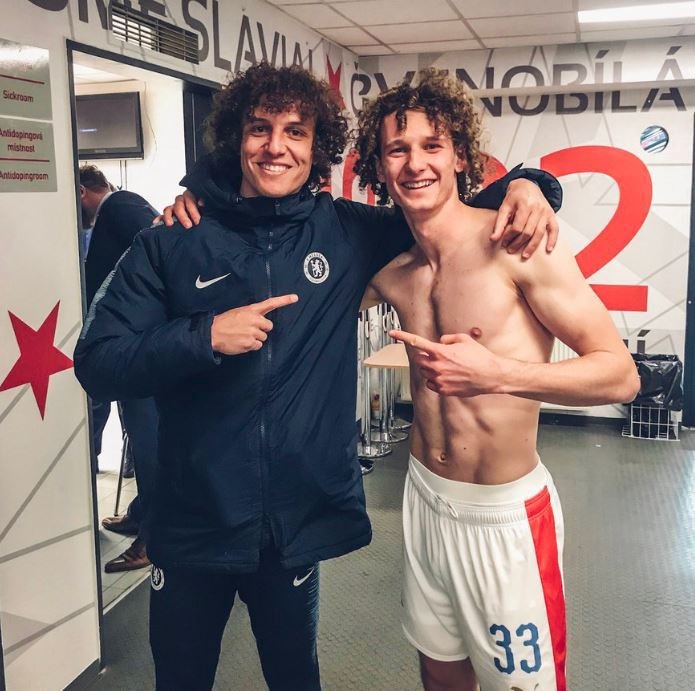 Kdo je kdo? Hvězda Chelsea David Luiz se po utkání na Slavii setkal se svým »dvojčetem« Alexem Králem