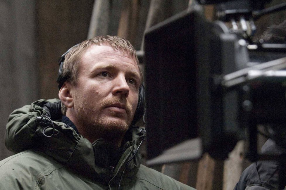 Guy Ritchie velmi osobitě a nadčasově vypráví klasický příběh formou nové akční fantasy Král Artuš: Legenda o meči od 11. května 2017 i v českých kinech.