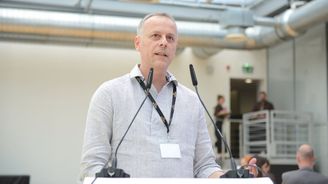 Astronauty by ve vesmíru měli nahradit roboti, říká expert na umělou inteligenci Luboš Král Astronauty by ve vesmíru měli nahradit roboti, říká expert na umělou inteligenci Luboš Král