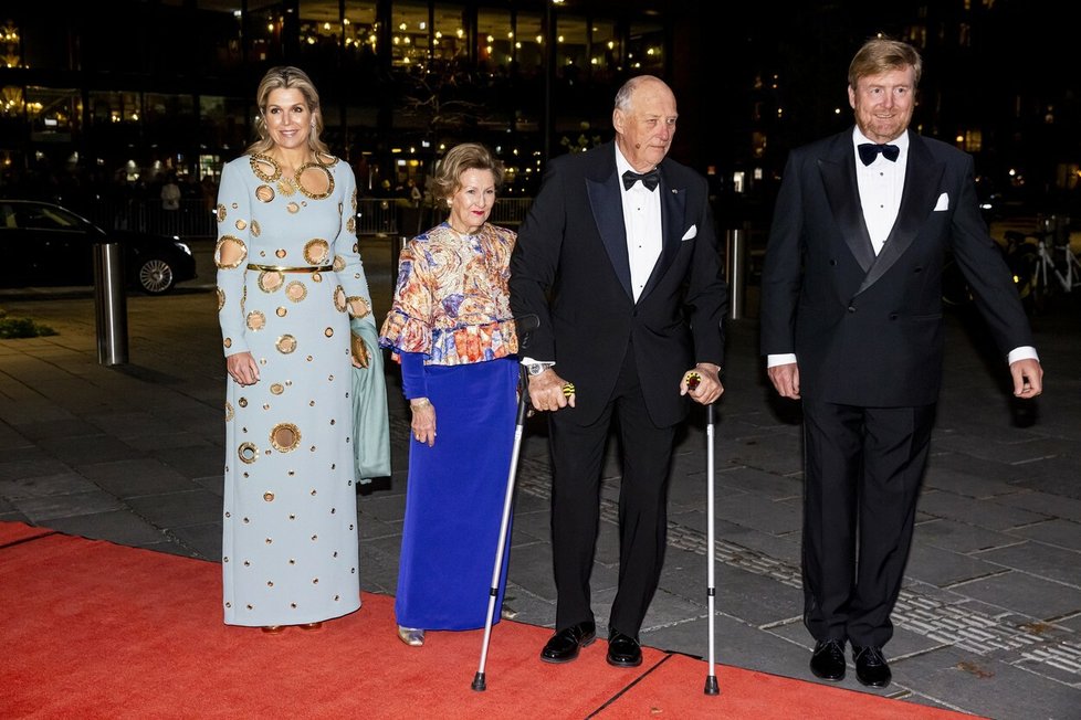 Norský král Harald V. a královna Sonja a nizozemský král Willem-Alexander a královna Maxima