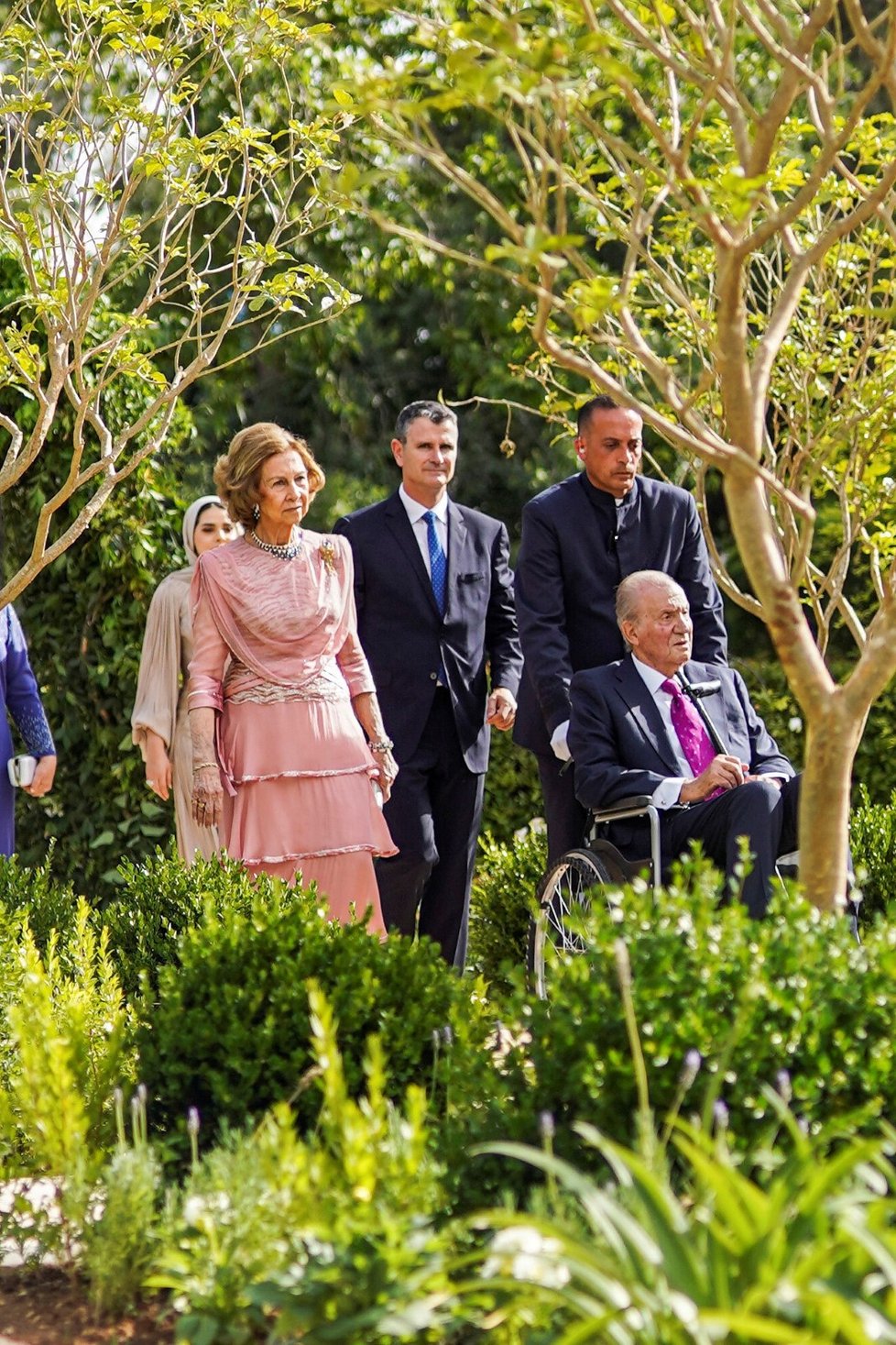 Španělský exkrál Juan Carlos na jordánské královské svatbě (1. 6. 2023).
