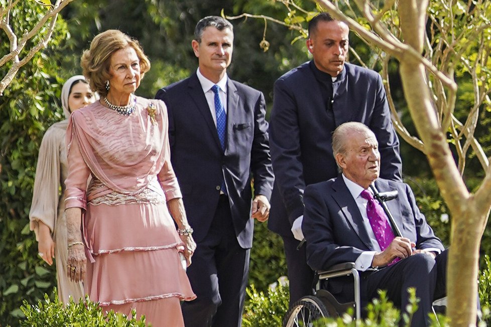 Španělský exkrál Juan Carlos na jordánské královské svatbě (1. 6. 2023).
