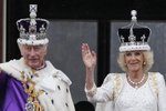 Král Karel III. a královna Camilla v den korunovace
