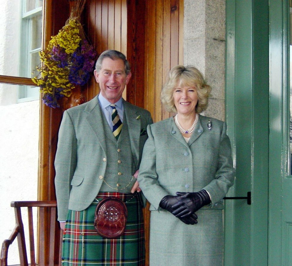 Charles a Camilla v únoru 2005 krátce po zásnubách