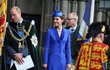 Britský král Karel III. obdržel skotskou korunu: princ William a princezna Kate